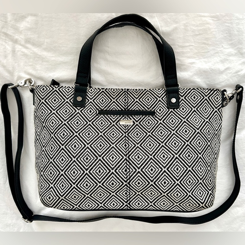 Jewell by Thirty-One Black and White Geometric Bag with shoulder strap.
